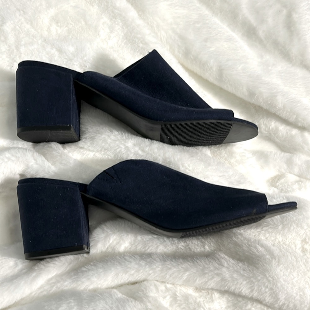 Kenneth Cole Reaction Suede Navy Heels. US SIZE 10.